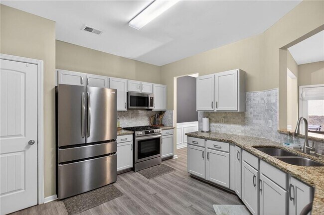 Building Photo - 94 Hill Crest Cir