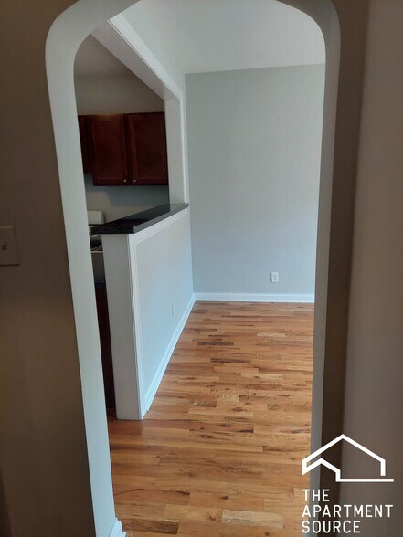 Building Photo - 4419 N Wolcott Ave