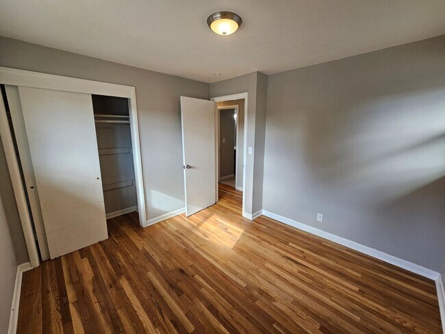 Building Photo - Beautiful Home + Mother-in-Law Suite