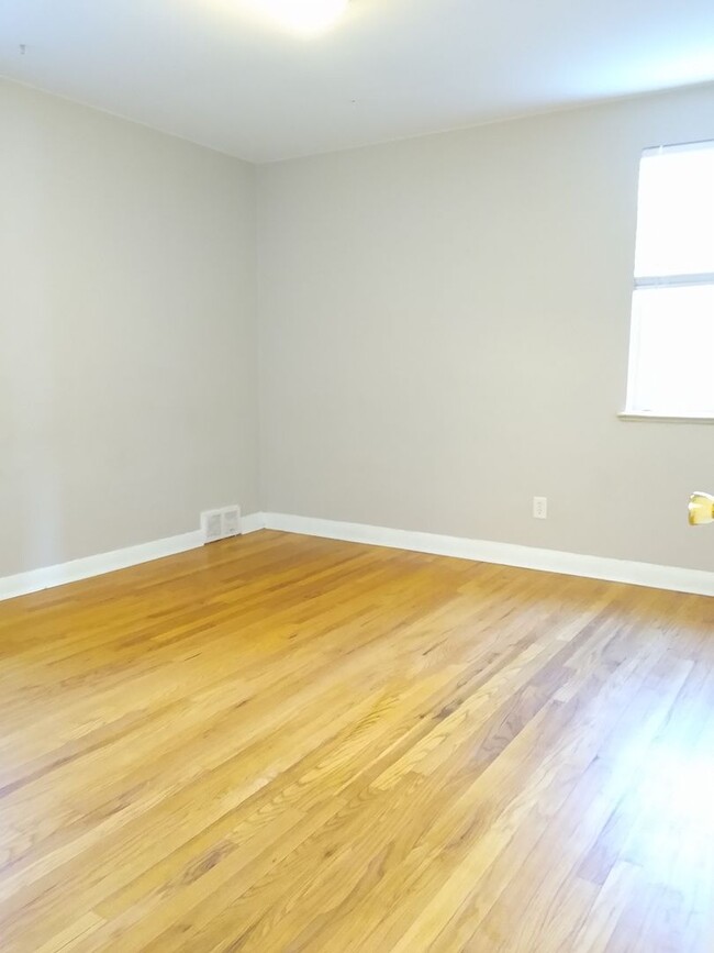 Building Photo - Park Hill 2 Bedroom 1 Bath Central Air! At...