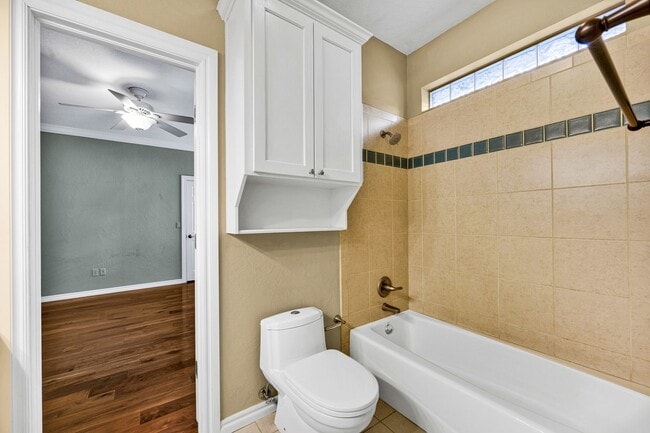 Building Photo - 404 NW 76th- Hot new listing!