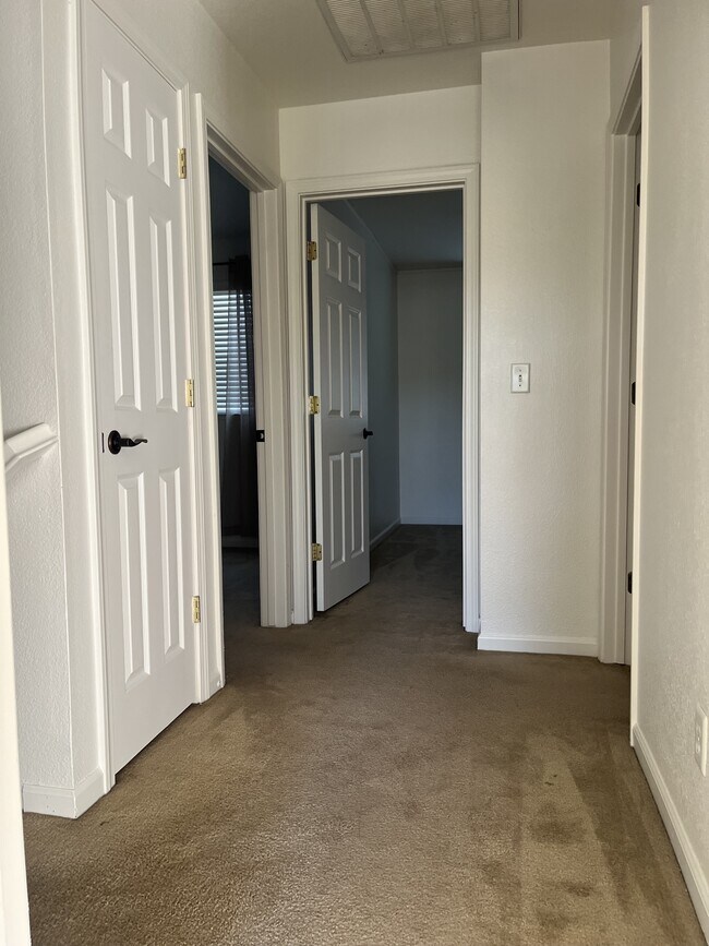 Building Photo - 2177 Stonewater Dr