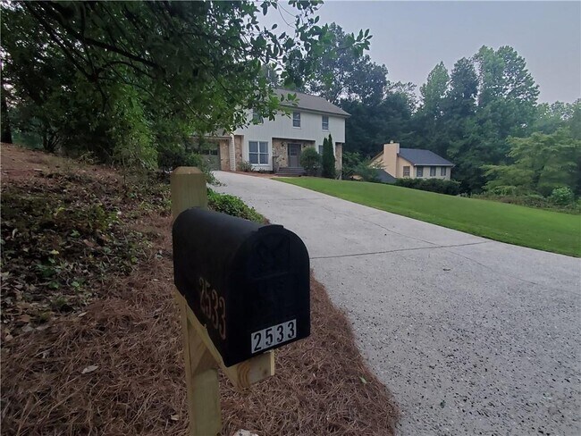 Building Photo - 2533 Hunton Ct