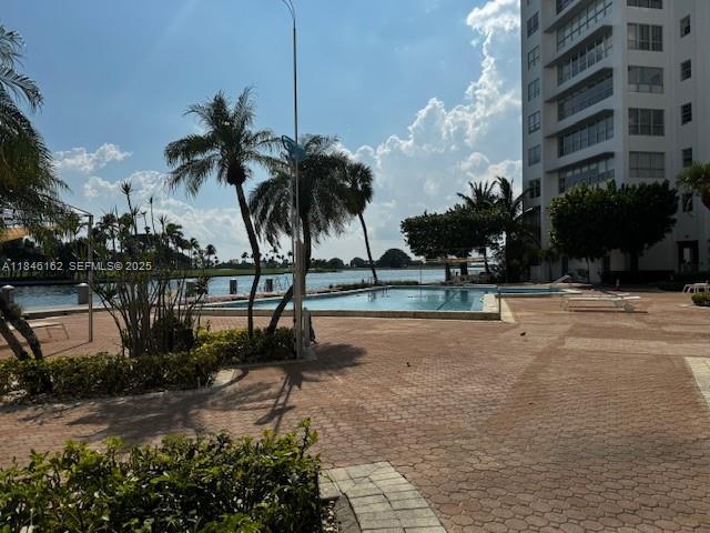 Building Photo - 9100 W Bay Harbor Dr