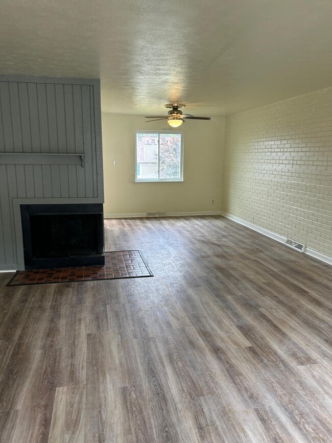 Building Photo - 3160 Camberly Dr