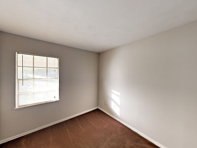 Building Photo - No Application Fees* $500 Off 1st months r...