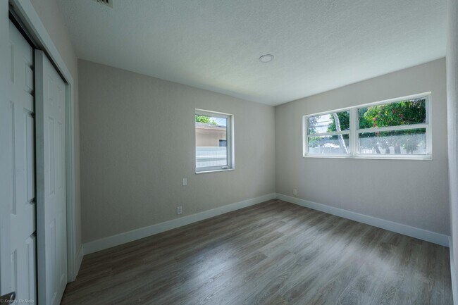 Building Photo - 1405 NW 7th Terrace