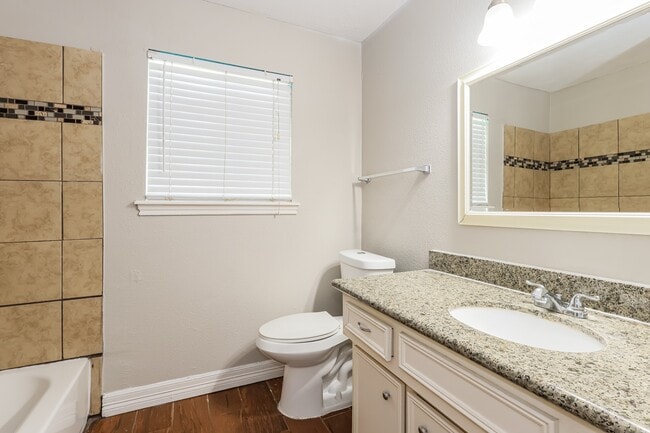Building Photo - 10122 Woodhollow Dr