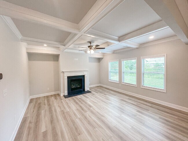 Building Photo - 4624 Silver Oak Dr SW