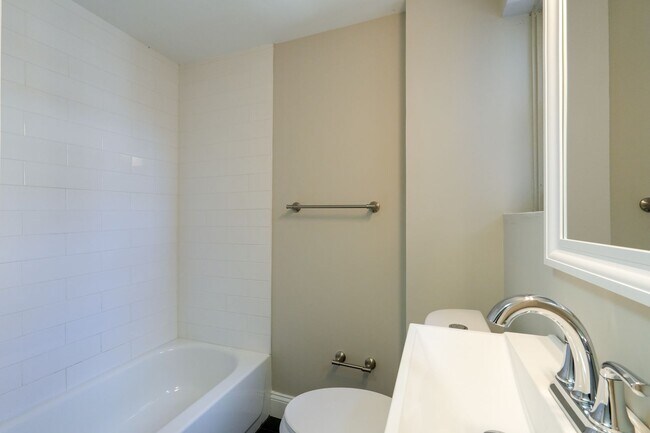 Building Photo - 1335 S 8th St