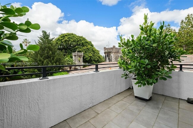 Building Photo - 5735 SW 35th St