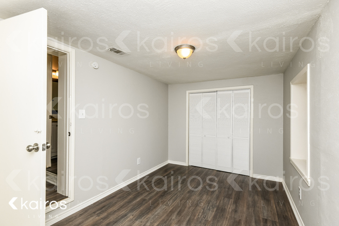 Building Photo - 301 NE 32nd St