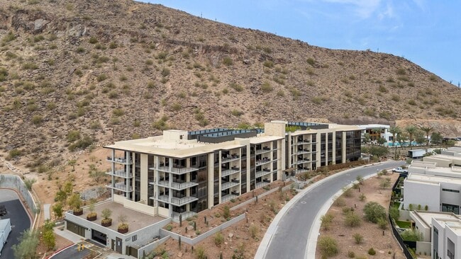 Building Photo - 5000 N Camelback Rdg Dr