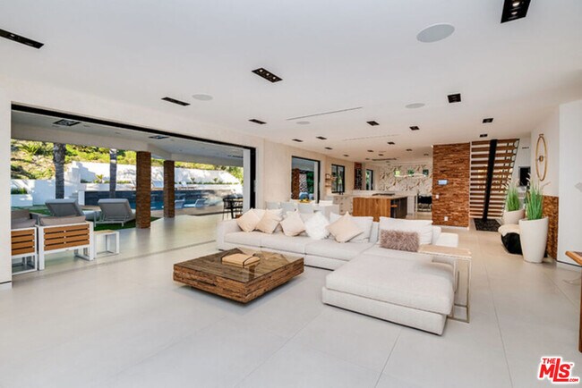 Building Photo - 25879 Chalmers Pl