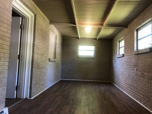 Building Photo - Move in Ready!