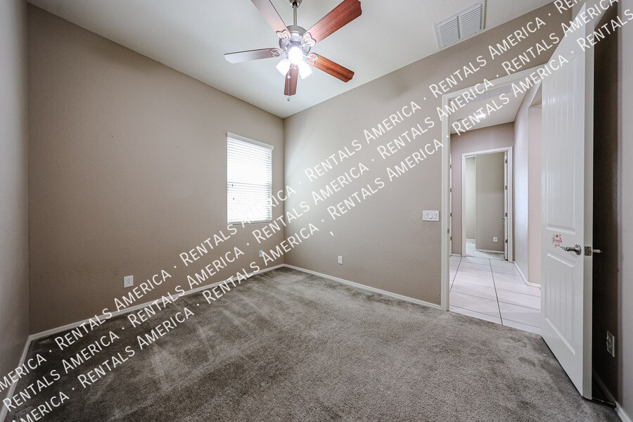 Building Photo - 10160 W Robin Ln