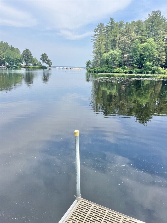 Building Photo - 322 NW River Rd