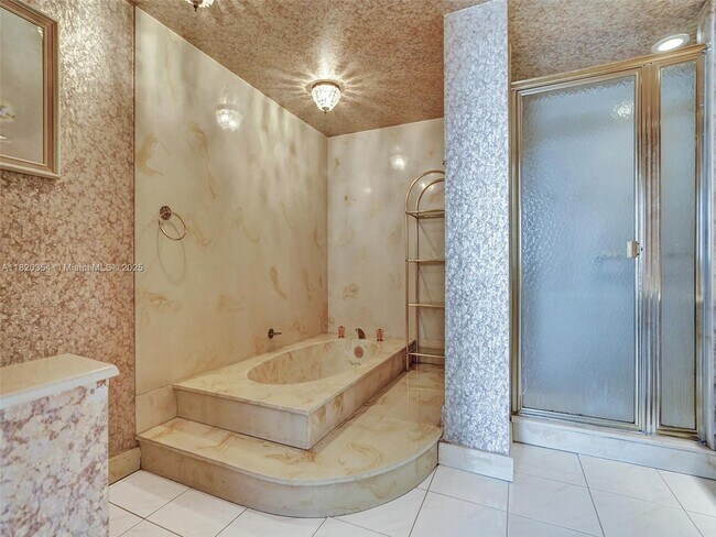 Building Photo - 1833 S Ocean Dr