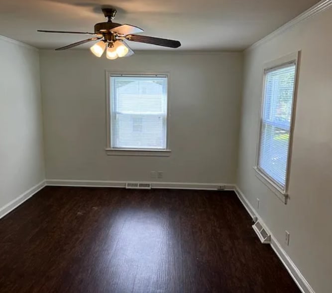 Building Photo - 2803 Robin Hood Dr