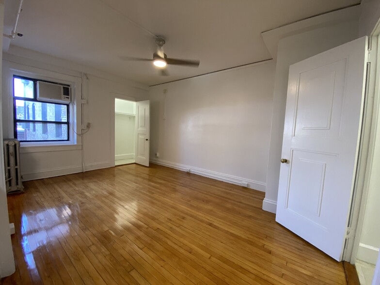 Building Photo - 14 Westland Ave