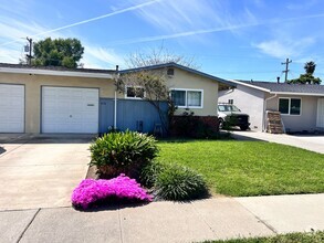 Building Photo - Campbell Duplex: 2 BR 1 BA with Garage & W...