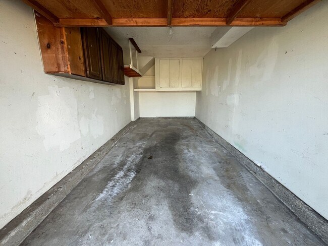Building Photo - 811SV