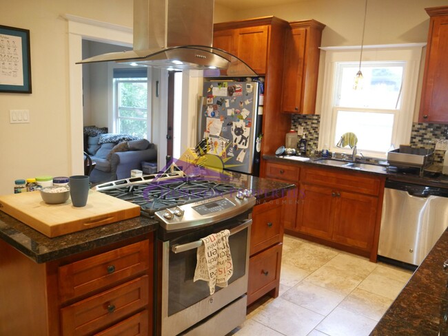 Building Photo - Unique 3 Bed 2 Bath 1,359 Sq. Ft. Midtown ...