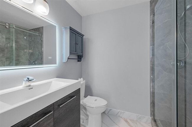 Building Photo - 716 Juniper Ln