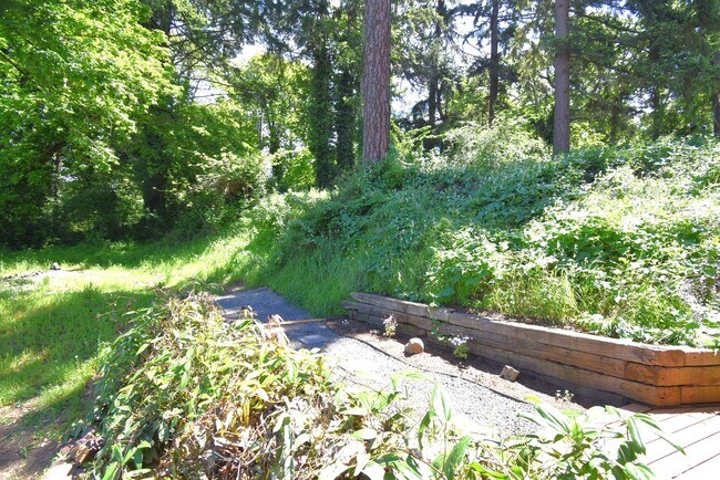 Building Photo - 157 Holloway Heights