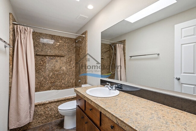 Building Photo - 3 Bedroom 2 Bath home with unique charm right off of 15th in Coeur d'Alene!