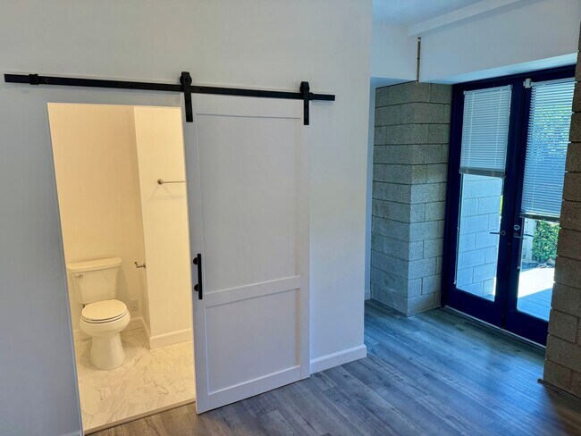 Building Photo - Custome Built Home With Ocean Views