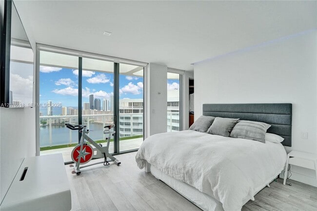 Building Photo - 4000 Island Blvd