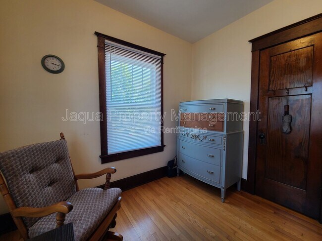 Building Photo - 811 Market St