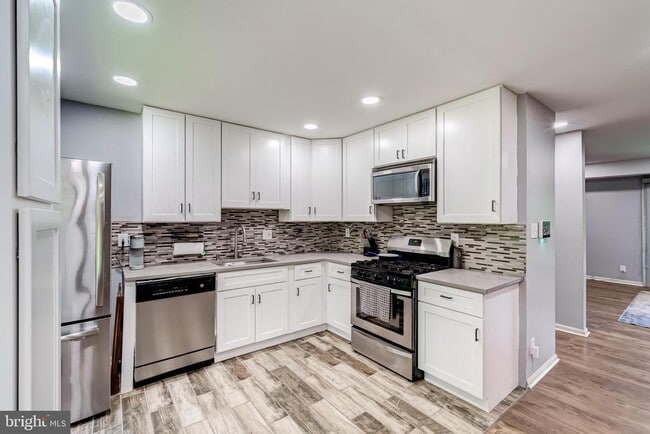 Primary Photo - 6012 Westchester Park Dr