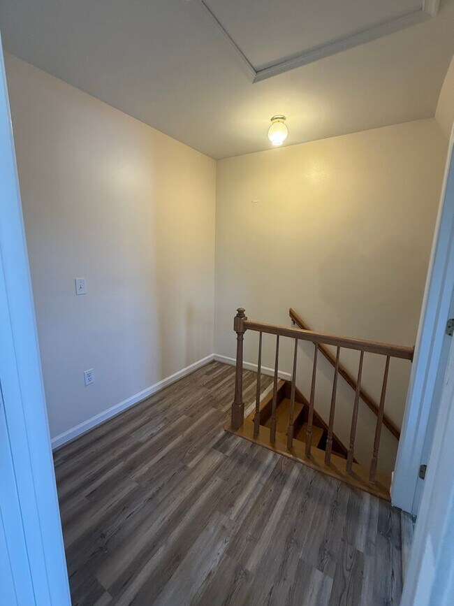 Building Photo - 403 Cindy Dr