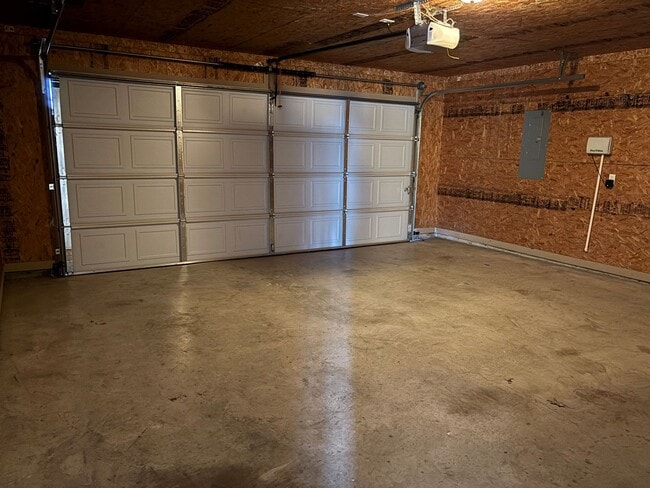 Building Photo - 3/2/2 in Preston Club off Highway 82!