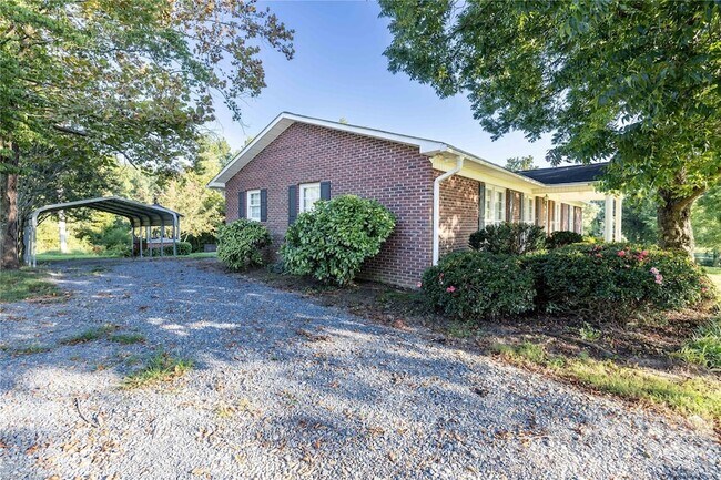 Building Photo - 34838 Ellen Rd