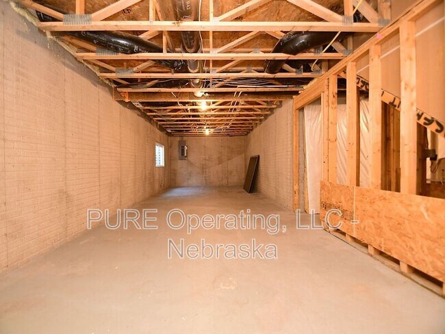 Building Photo - 16258 Loop St