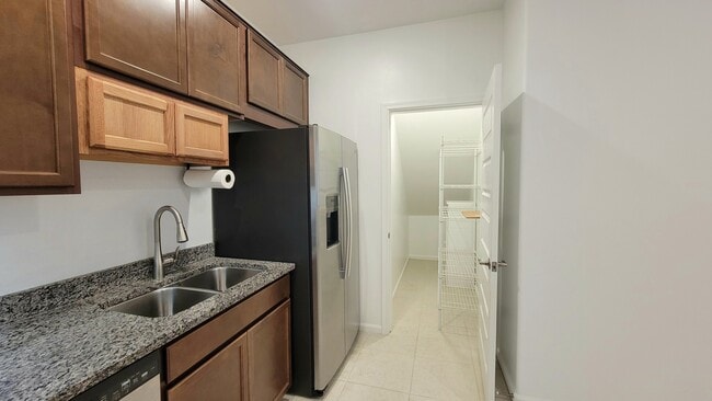 Building Photo - 7152 W Vineridge Dr