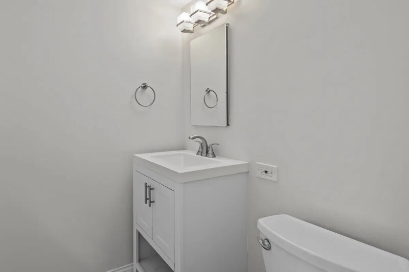 Building Photo - 2500-2502 Green Bay Rd