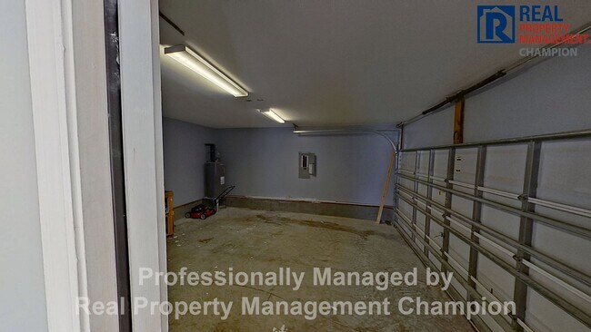 Building Photo - Move-In Ready 4 BD/2.5 BA Near Camp Lejeune w/Fenced Yard and Attached Garage