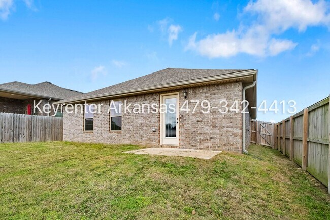 Building Photo - Bentonville living | 4bed 2bath
