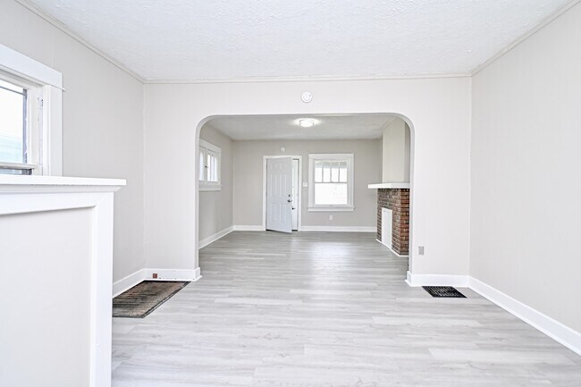 Building Photo - 312-314 Pointview Ave
