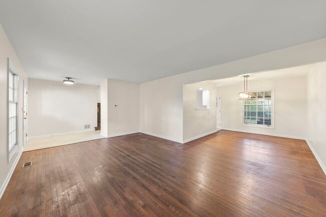 Building Photo - 345 Green Valley Dr