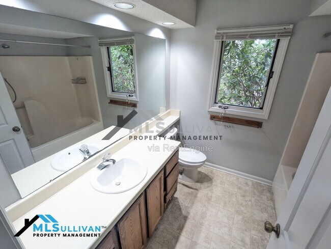 Building Photo - 4320 Beechnut Ln