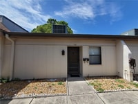 Building Photo - 1406 Arrowhead Cir W