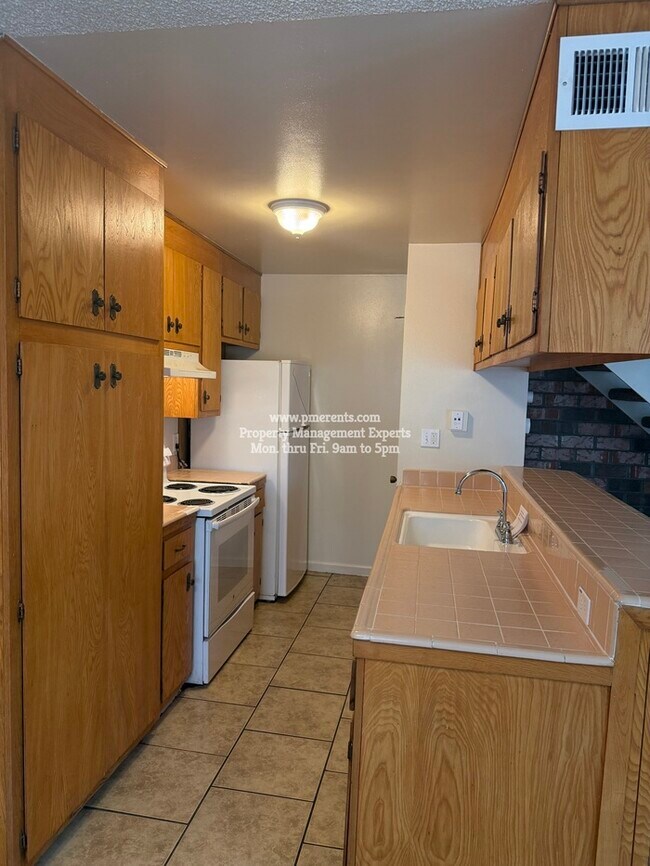 Building Photo - 1331 Pinetree Dr