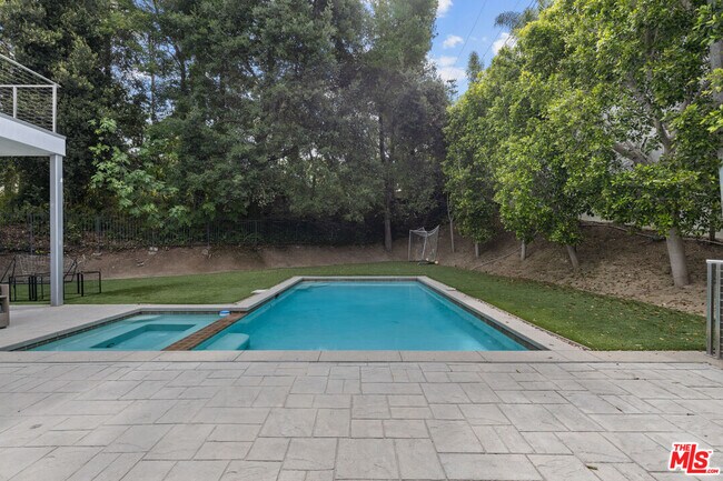 Building Photo - 16424 Marbro Dr
