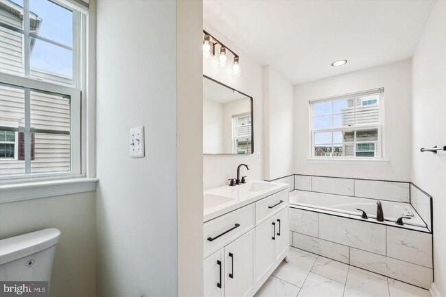 Building Photo - 5313 Smith's Cv Ln