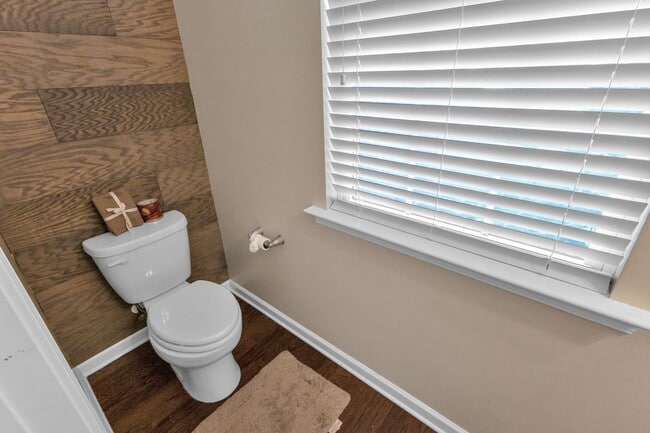 Building Photo - Large fenced yard corner lot - 4 Bedroom home in Moss Grove Plantation